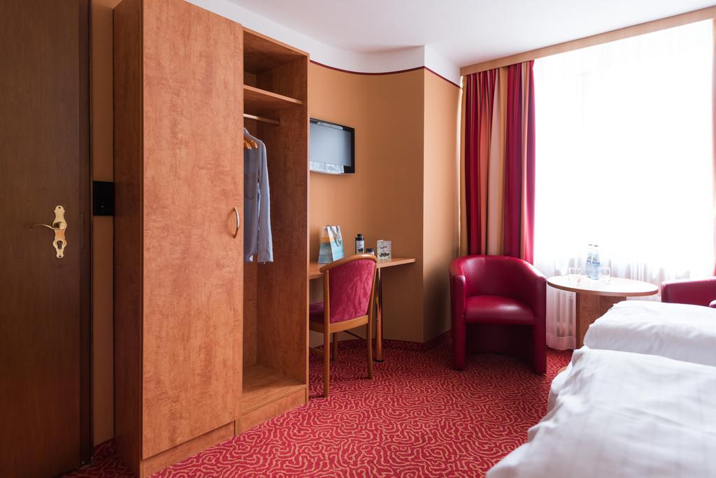 Buergerbraeu Hotel อูเบอร์ลิงเงน ภายนอก รูปภาพ