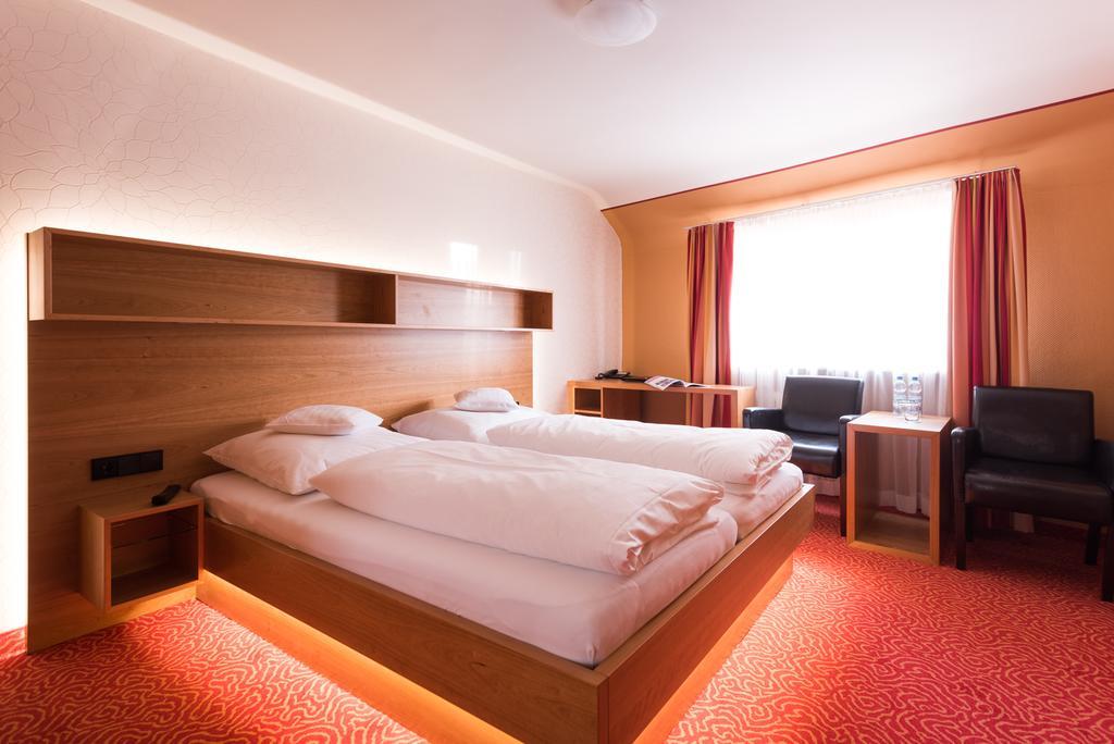 Buergerbraeu Hotel อูเบอร์ลิงเงน ภายนอก รูปภาพ