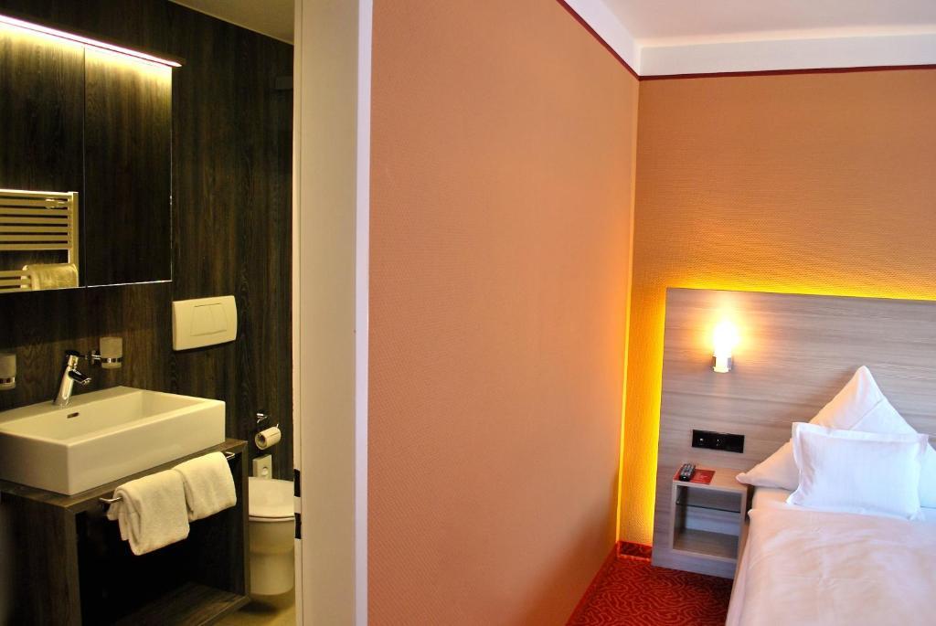 Buergerbraeu Hotel อูเบอร์ลิงเงน ภายนอก รูปภาพ
